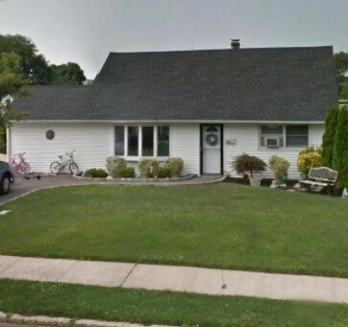 Syosset, NY 11791,1 Edgewood DR