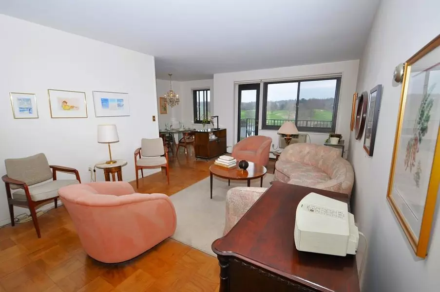 100 E Hartsdale AVE #6KE, Hartsdale, NY 10530