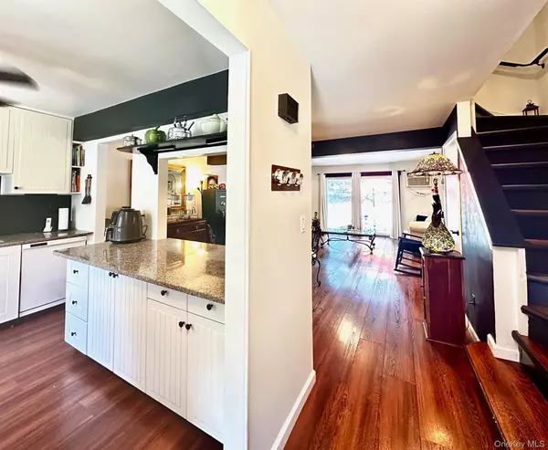 Suffern, NY 10901,76 Yorkshire DR