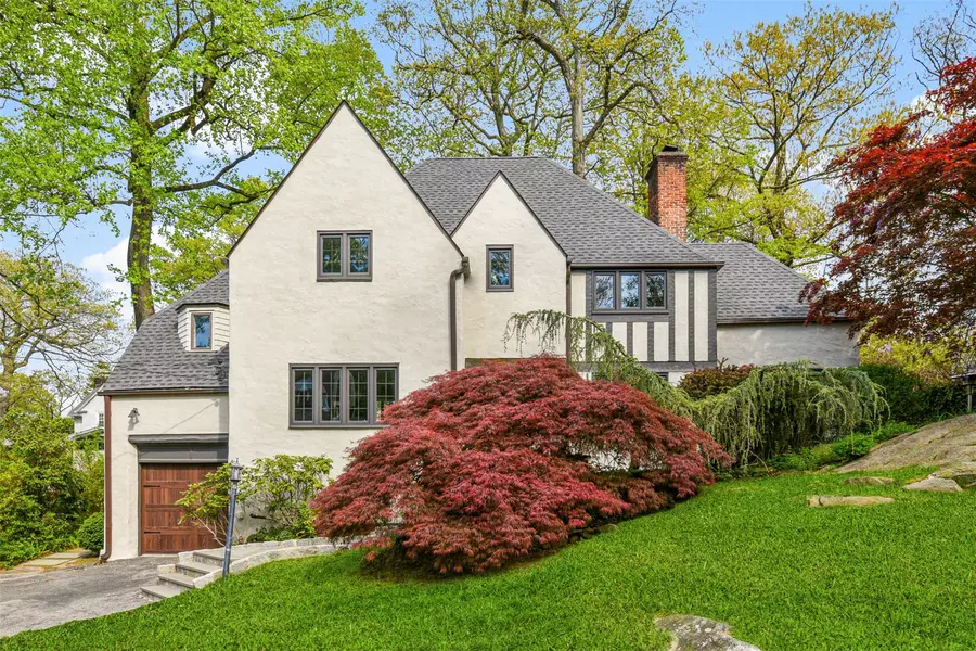 46 Walbrooke RD, Scarsdale, NY 10583