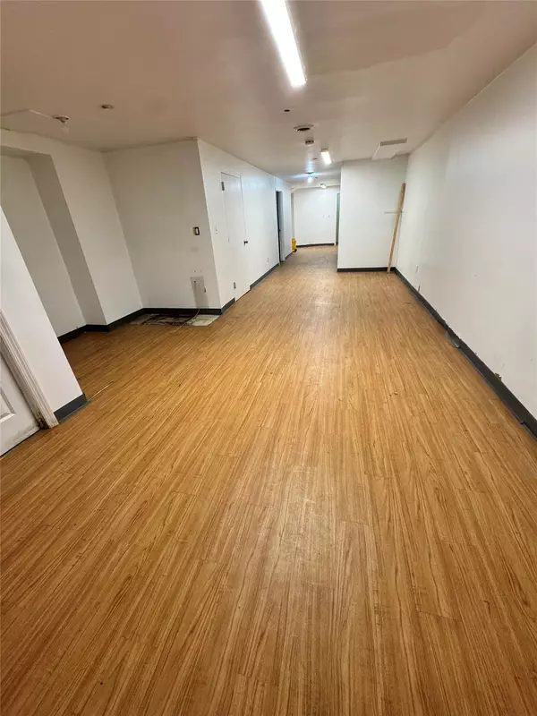 Corona, NY 11368,108-05 36 AVE