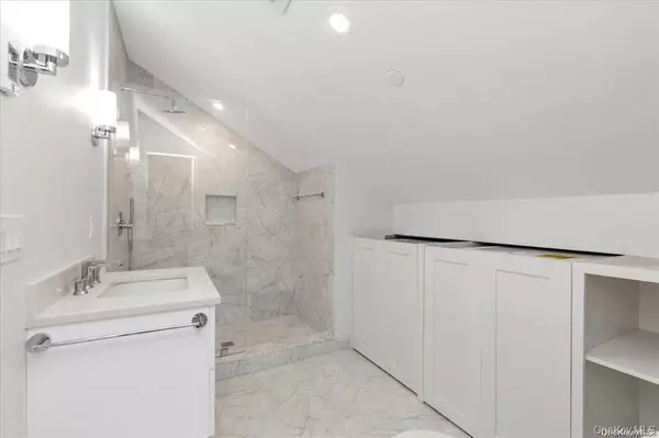 Oyster Bay, NY 11771,108 South ST #D