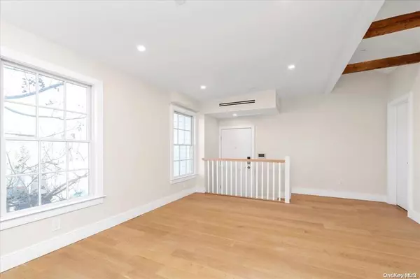 Oyster Bay, NY 11771,108 South ST #D