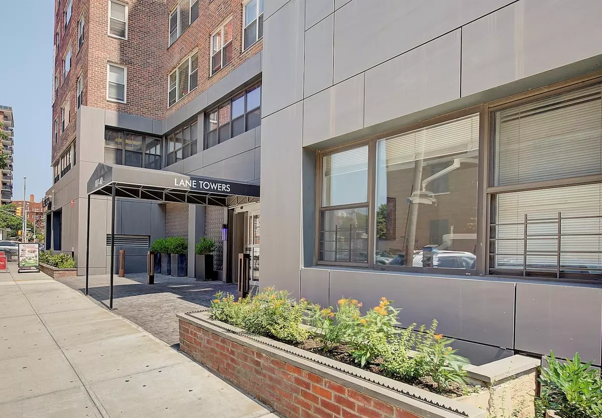 Forest Hills, NY 11375,107-40 Queens BLVD #5H
