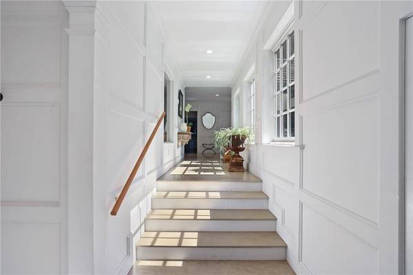 Pound Ridge, NY 10576,27 S Bedford RD