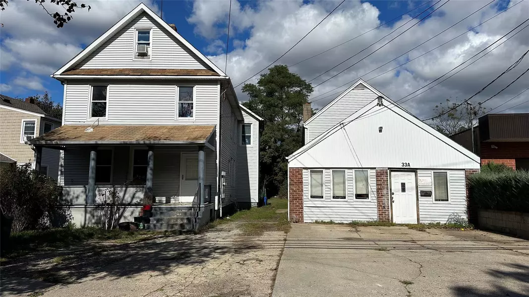 33 Sterling PL, Amityville, NY 11701