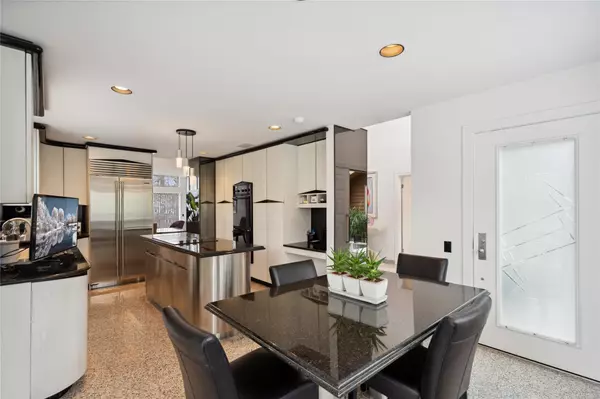 Manhasset, NY 11030,23 Yale DR