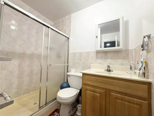 Flushing, NY 11358,47-11 197th ST