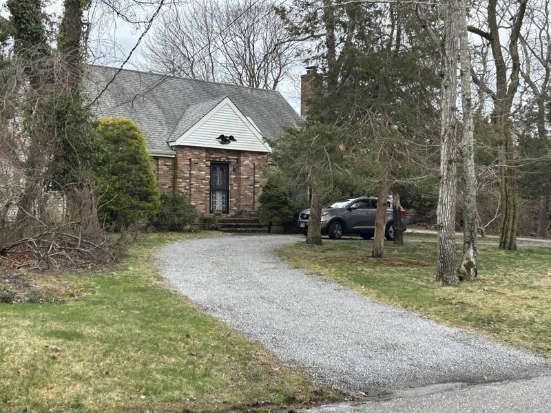 37 School ST, Westhampton Beach, NY 11978