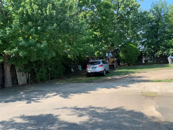 Howard Beach, NY 11414,102-27 163