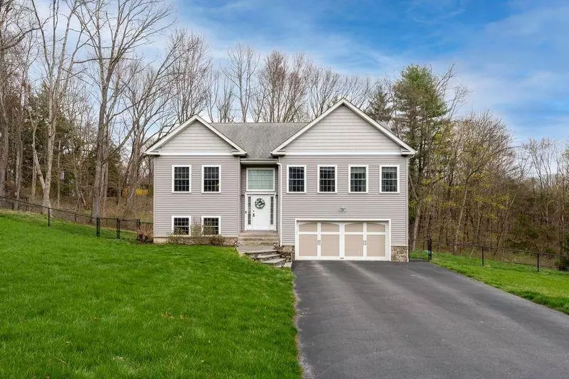 Poughkeepsie, NY 12603,24 Sunrise LN