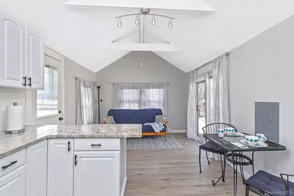 Westhampton Beach, NY 11978,572A Montauk HWY
