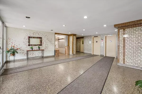 Elmhurst, NY 11373,90-59 56th AVE #2J