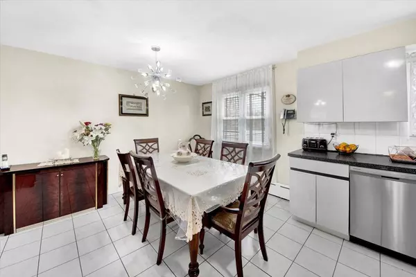 Bronx, NY 10469,2559 Seymour AVE