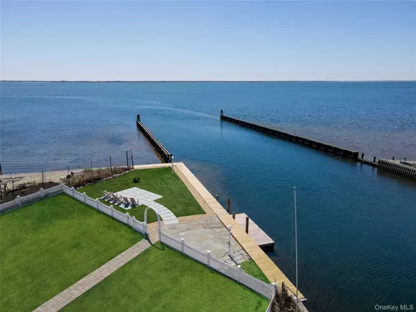 Center Moriches, NY 11934,40 Laura Lee DR
