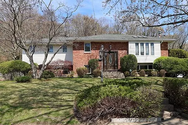 Dix Hills, NY 11746,80 Lauren AVE