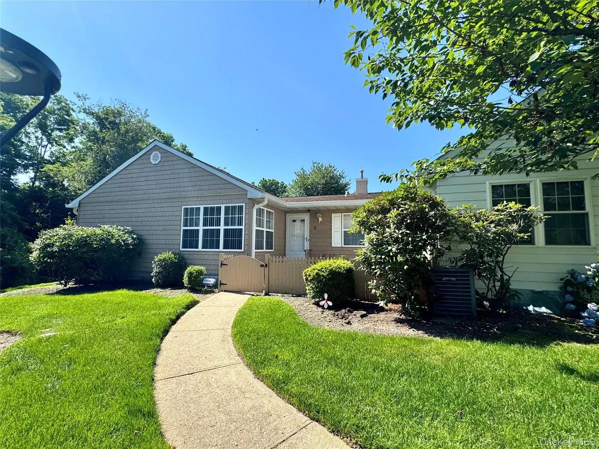 Coram, NY 11727,11 Theodore DR