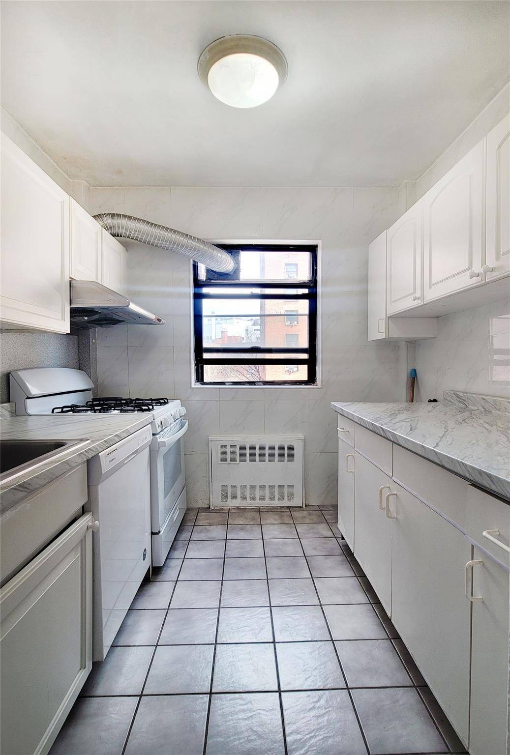 Rego Park, NY 11374,99-52 66rd #3T