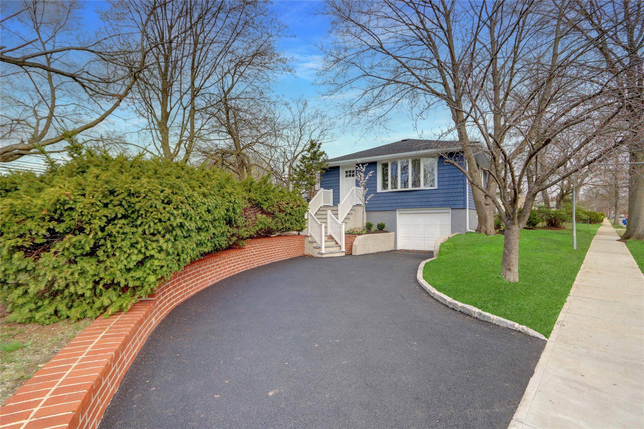 Merrick, NY 11566,1580 Little Whaleneck RD