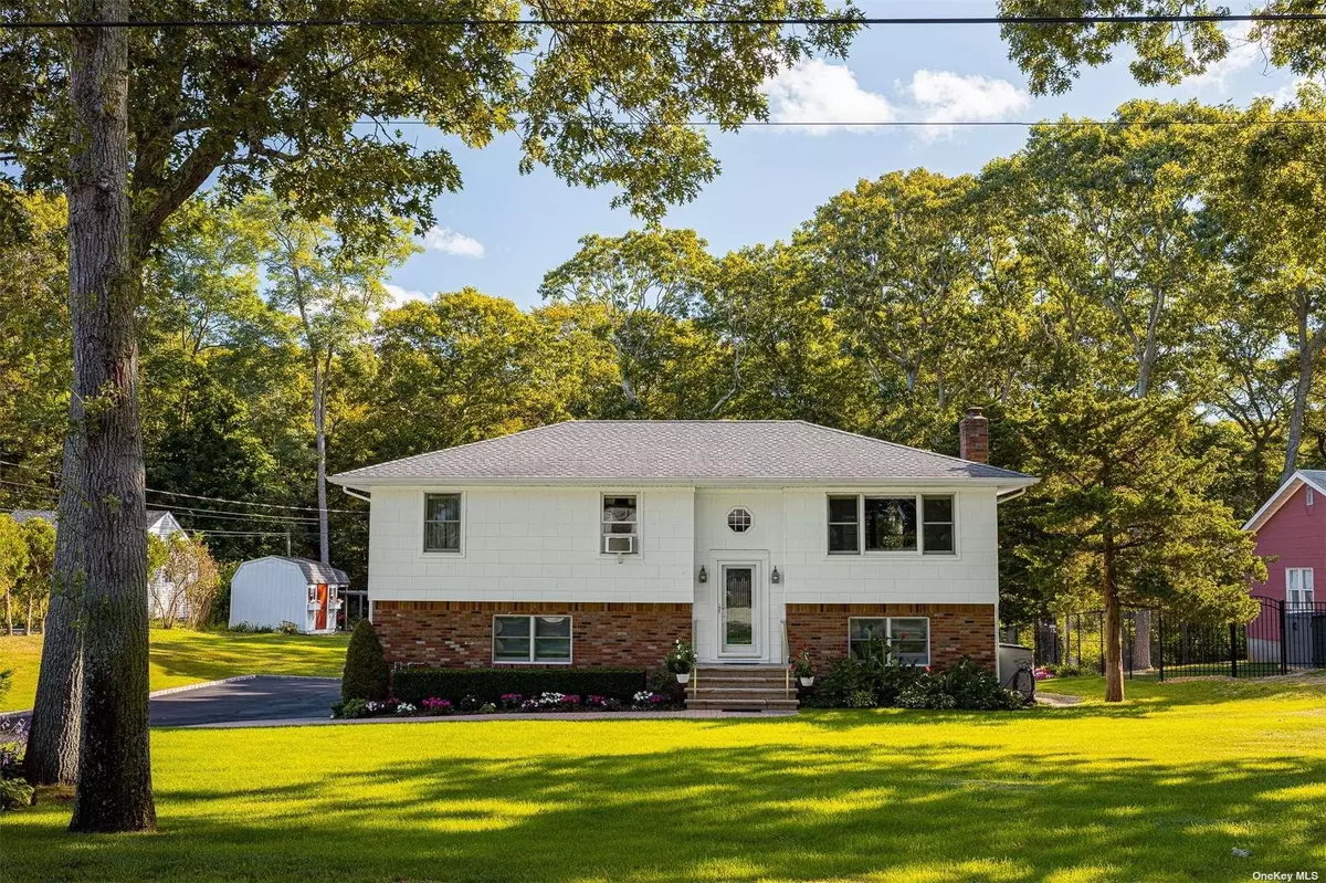 Riverhead, NY 11947,118 Saint Marys DR