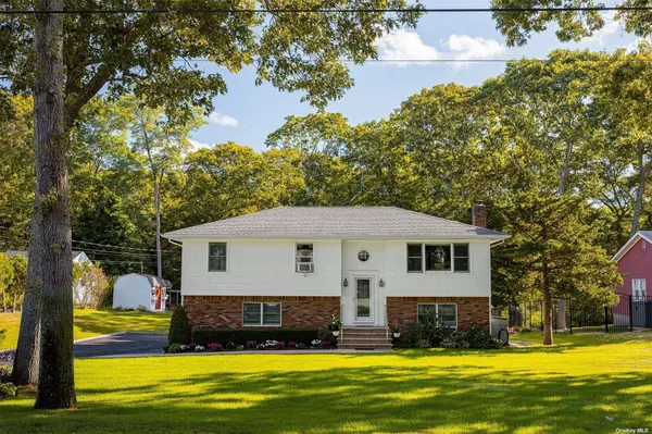 118 Saint Marys DR,  Riverhead,  NY 11947