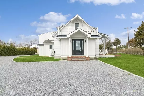 Hampton Bays, NY 11946,87 Foster AVE