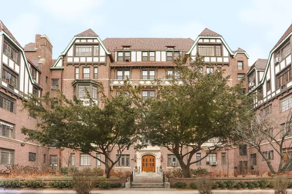 Forest Hills, NY 11375,4 Dartmouth ST #24