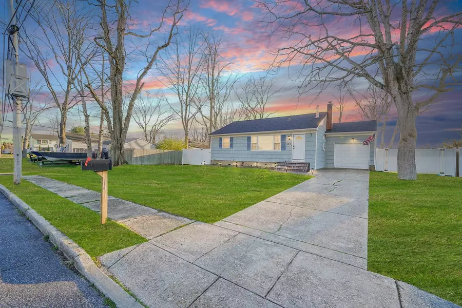 260 Coronado ST, Islip Terrace, NY 11752