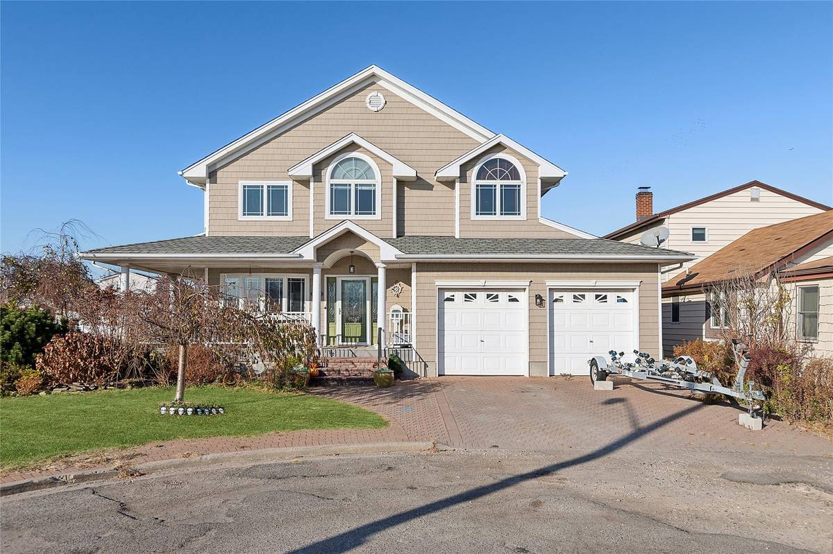 Island Park, NY 11558,4 Quebec RD