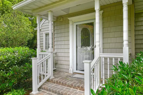 Syosset, NY 11791,17 Walker AVE