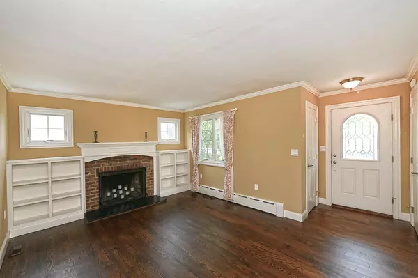 Syosset, NY 11791,17 Walker AVE
