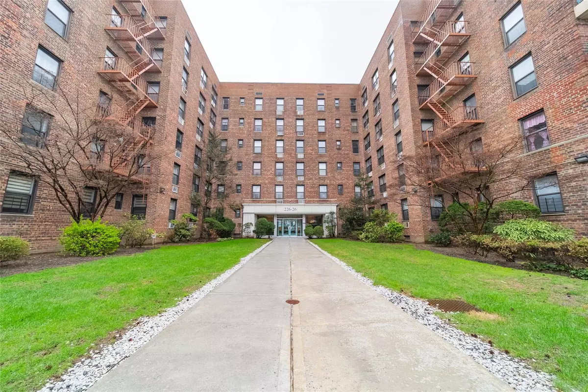 Oakland Gardens, NY 11364,226-26 Union TPKE #2D