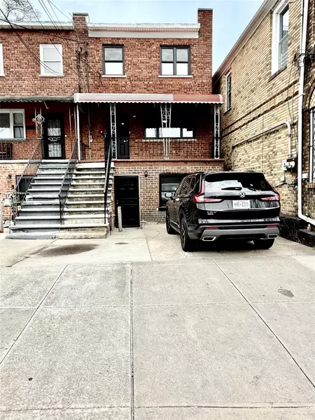 1031 E 215th St, Bronx, Ny, Bronx, NY 10469