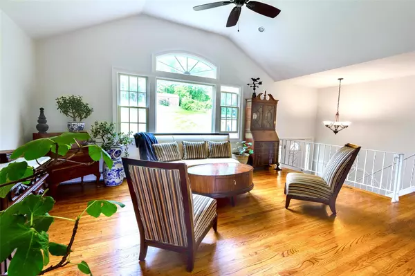 Mahopac, NY 10541,206 Beach DR
