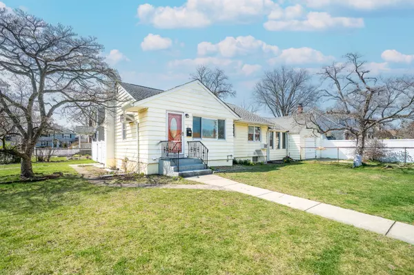Hicksville, NY 11801,2 Ferndale DR