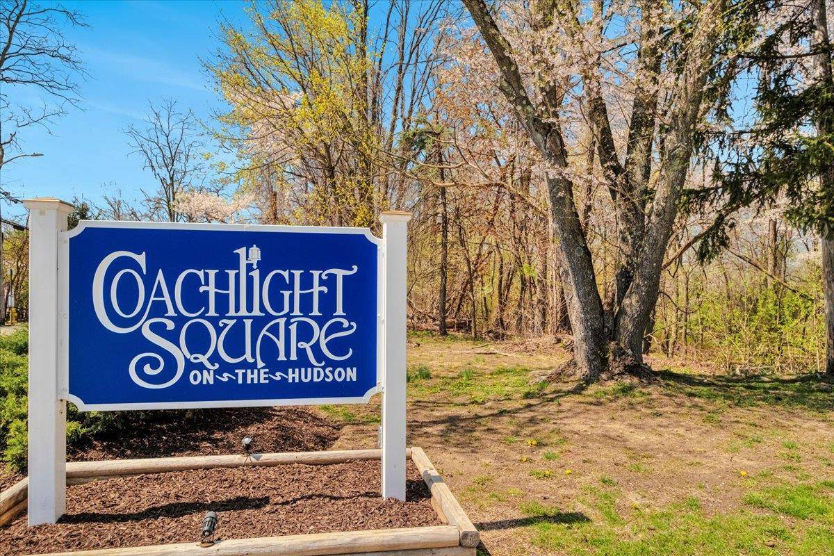 108 Coachlight SQ, Montrose, NY 10548
