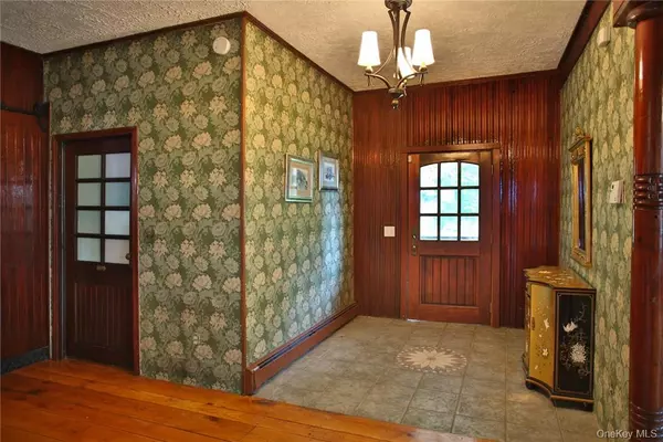 Tuxedo Park, NY 10987,6 Stable RD