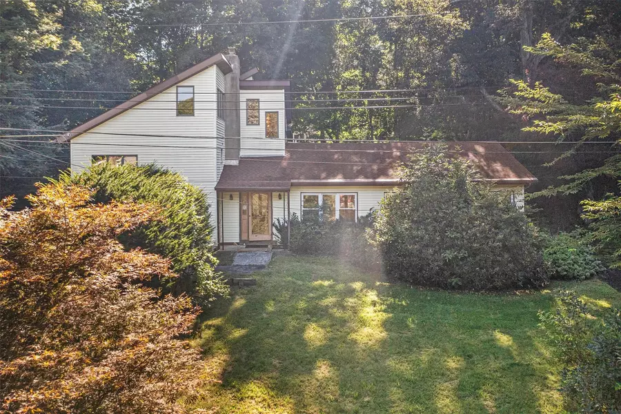 8 October LN, Mahopac, NY 10541