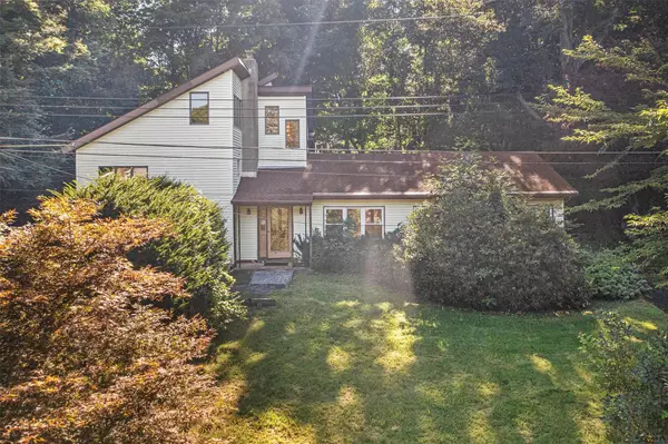 8 October LN, Mahopac, NY 10541