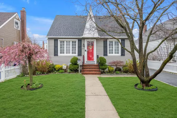 77 Landau AVE, Elmont, NY 11003