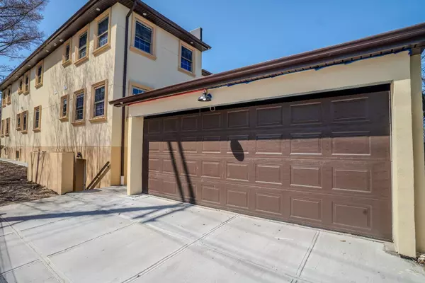 Jamaica, NY 11435,109-67 141 ST
