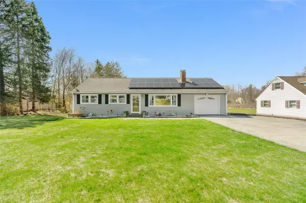 3 Nied DR, Pleasant Valley, NY 12569