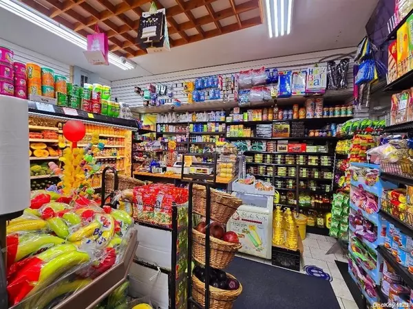Jamaica, NY 11432,87-94 Parsons BLVD