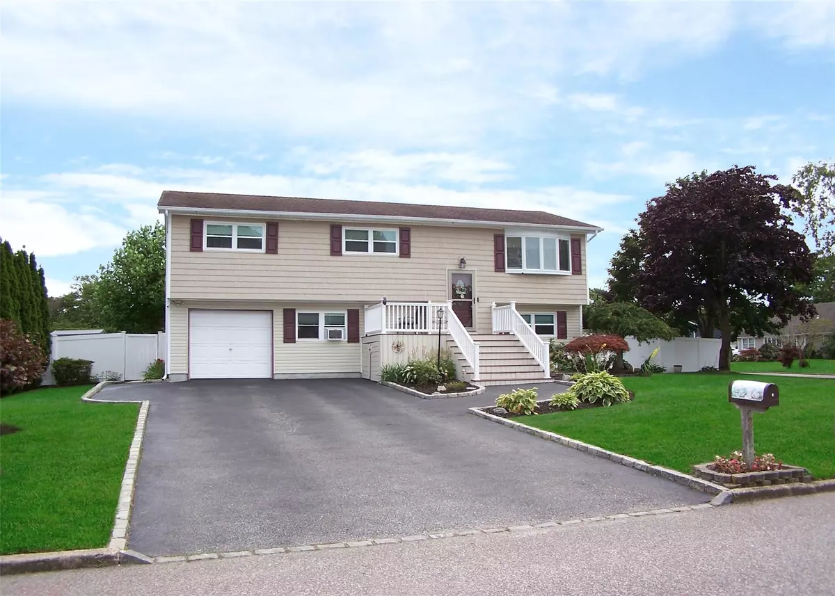 East Patchogue, NY 11772,2 Derry ST