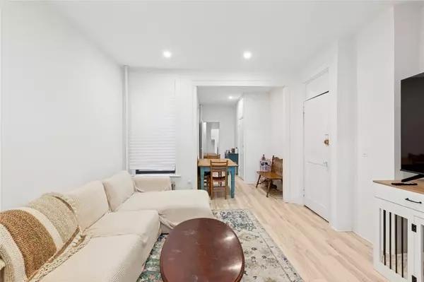 Astoria, NY 11103,30-67 42nd ST