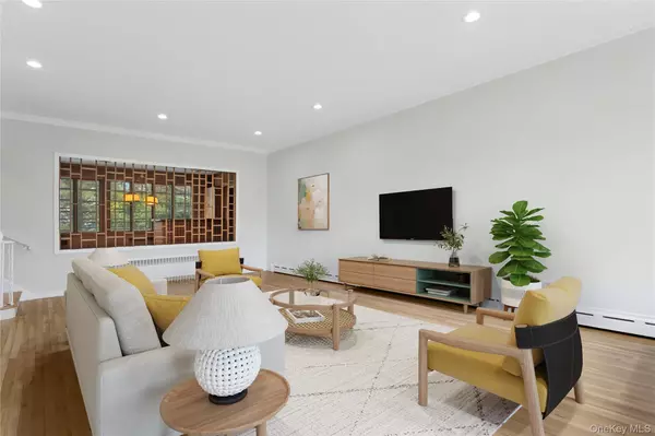 Hewlett Harbor, NY 11557,270 Bayberry DR