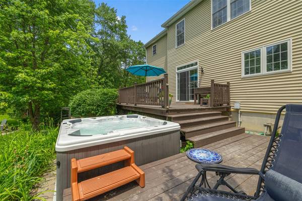 New Paltz, NY 12561,29 Hawk Hill RD