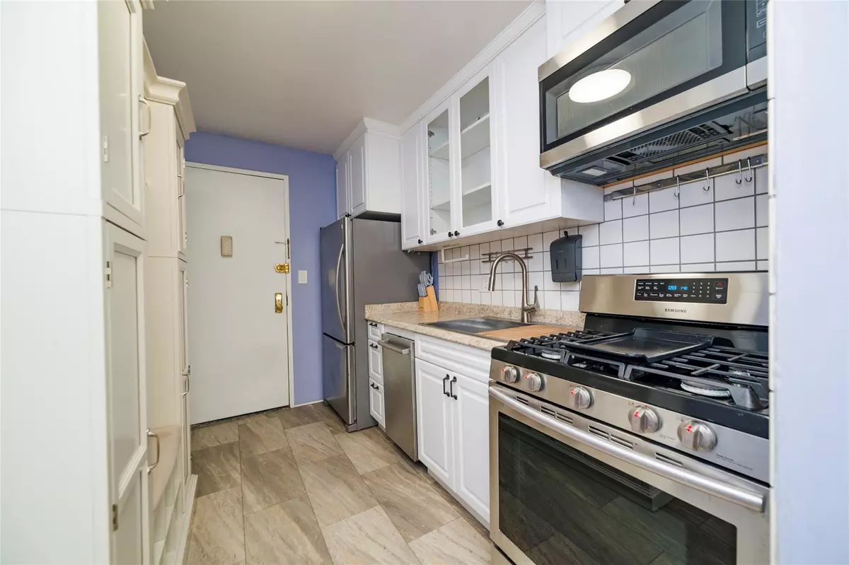 New Rochelle, NY 10801,2241 Palmer AVE #3A