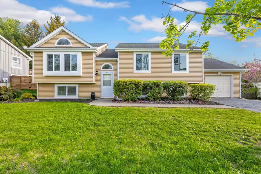 13 Iris CIR, Beacon, NY 12508