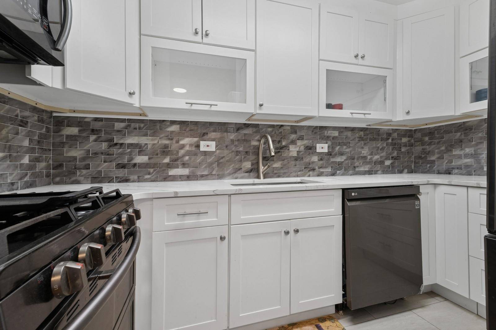 Kew Gardens, NY 11415,125-10 Queens BLVD #1805